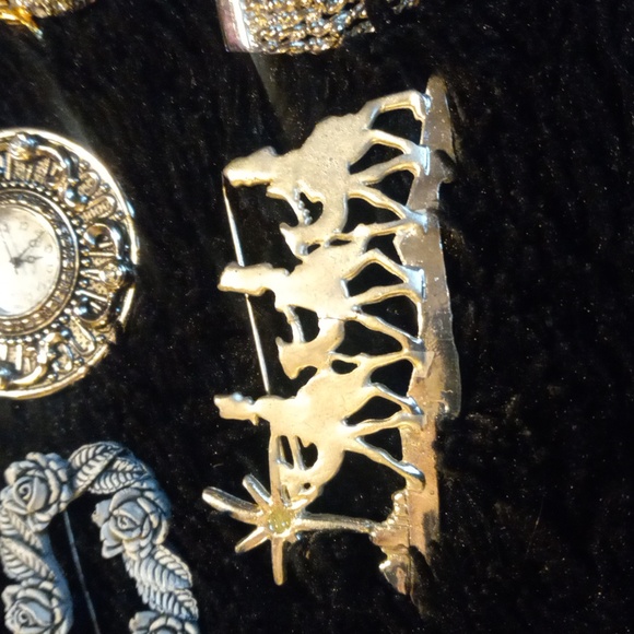 Q-18 brooche lot 5 differant type brooches - Picture 6 of 6